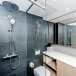 Appartement Downtown 2br With Balcony & Free Secure Garage Parking *
