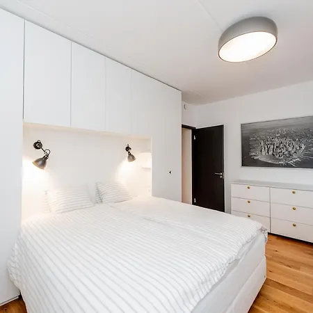 Heart Of Living - Contemporary 2 Bedroom With Balcony & Parking شقة *