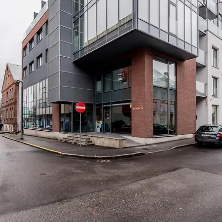 Downtown 2br With Balcony & Free Secure Garage Parking Daire