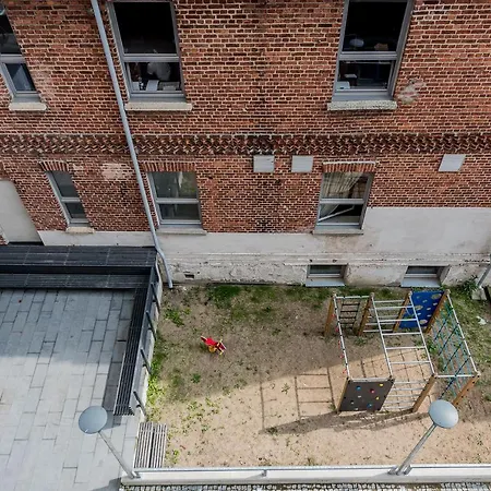 דירה Downtown 2br With Balcony & Free Secure Garage Parking פארנו