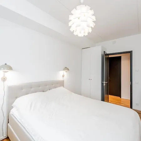 Downtown 2br With Balcony & Free Secure Garage Parking Daire *