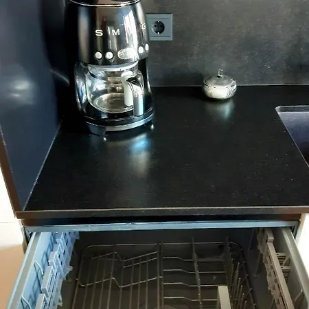 شقة Heart Of Living - Contemporary 2 Bedroom With Balcony & Parking بارنو