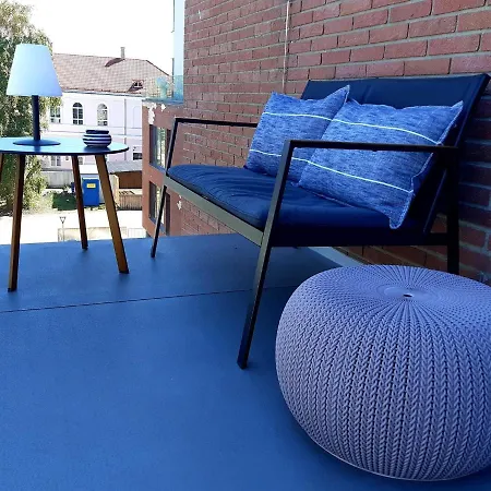 Downtown 2br With Balcony & Free Secure Garage Parking דירה *