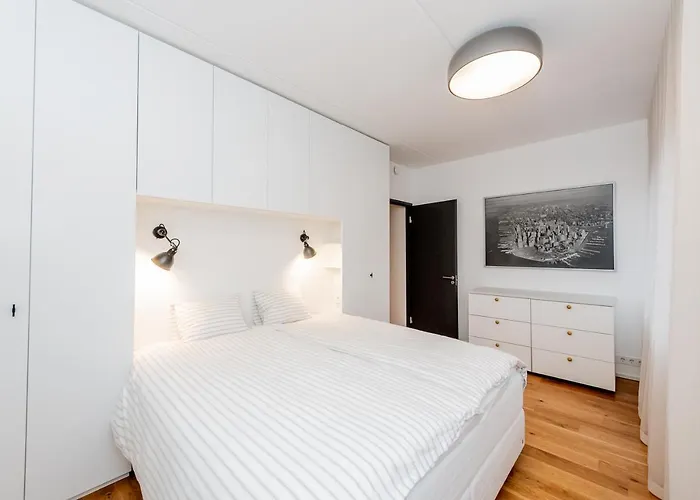 Downtown 2br With Balcony & Free Secure Garage Parking Daire *