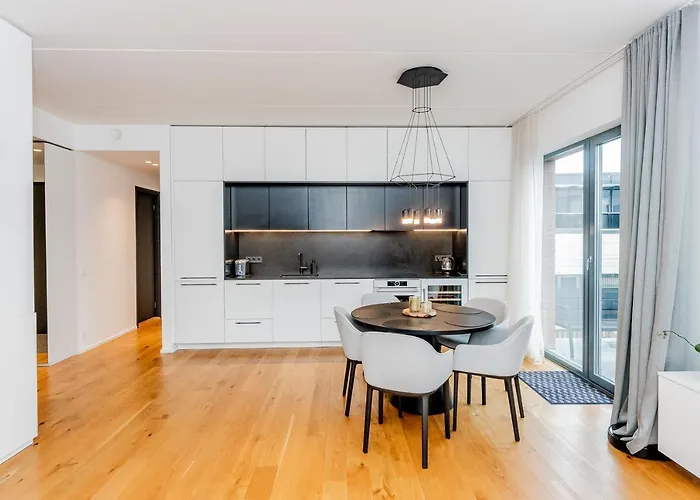 Apartment Downtown 2br With Balcony & Free Secure Garage Parking Parnu