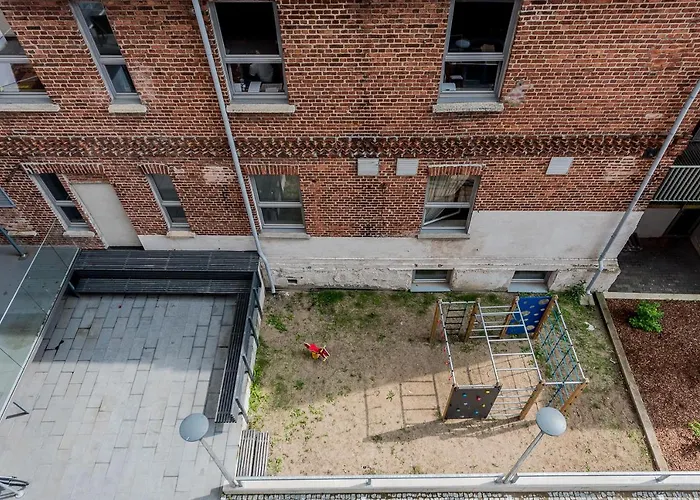 Daire Downtown 2br With Balcony & Free Secure Garage Parking Pärnu