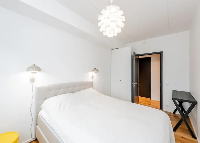 Downtown 2br With Balcony & Free Secure Garage Parking Daire *