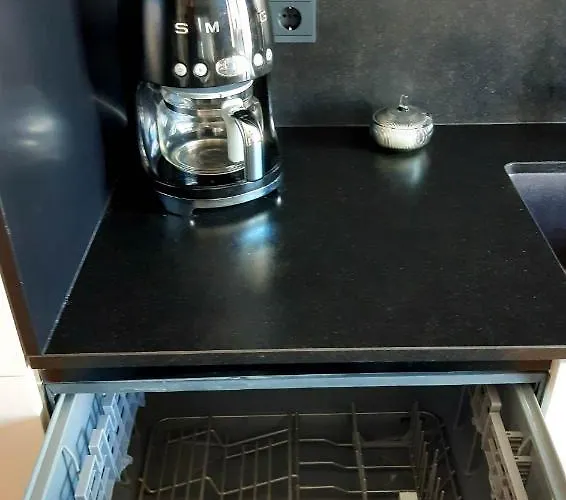 Daire Downtown 2br With Balcony & Free Secure Garage Parking Pärnu