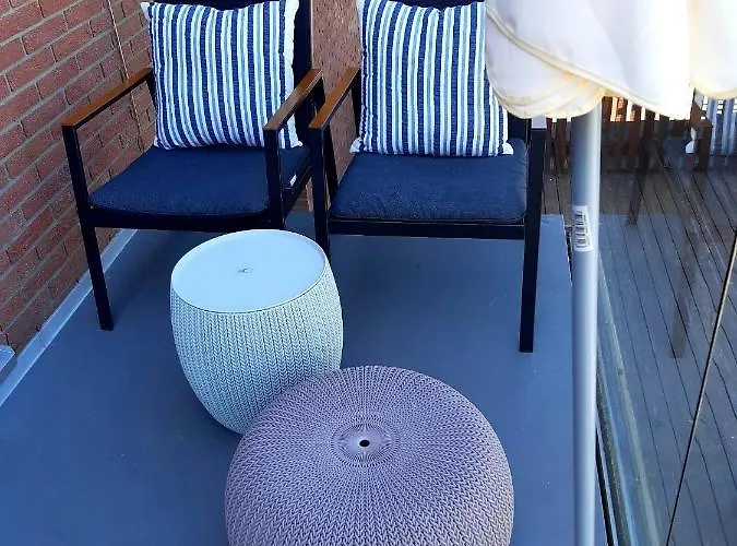 Downtown 2br With Balcony & Free Secure Garage Parking Daire *